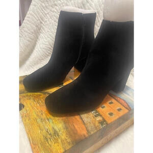 Size 9.5 - Bella Vita Wilma - black suede NWT Retails $125